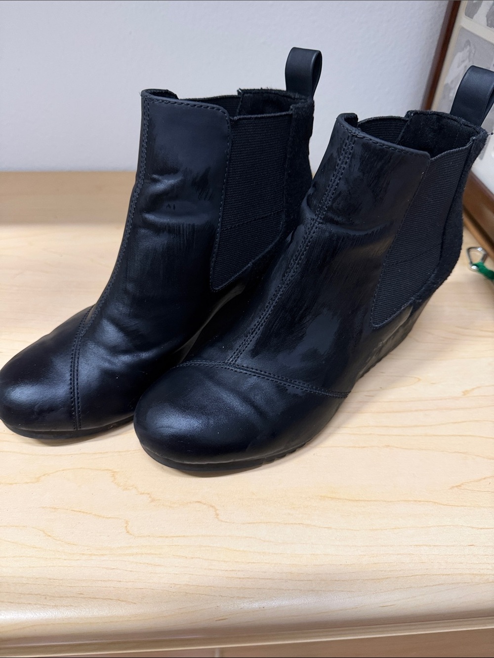 TOMS Black Chelsea Wedge Ankle Boots Booties Women’s 8.5